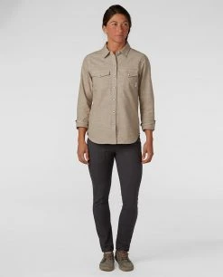 Stio Women's Ashton Chambray Shirt - Past Season 31 Stio Women's Ashton Chambray Shirt - Past Season -STIO Sales W Ashton Chambray Shirt Rodeo Dust 3 87dd338f 08a7 4cdb 94f8 fb56321f8ce6