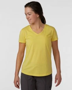 Stio Women's Divide V-Neck SS -STIO Sales W Divide Vneck SS Dazzling Sunflower 1
